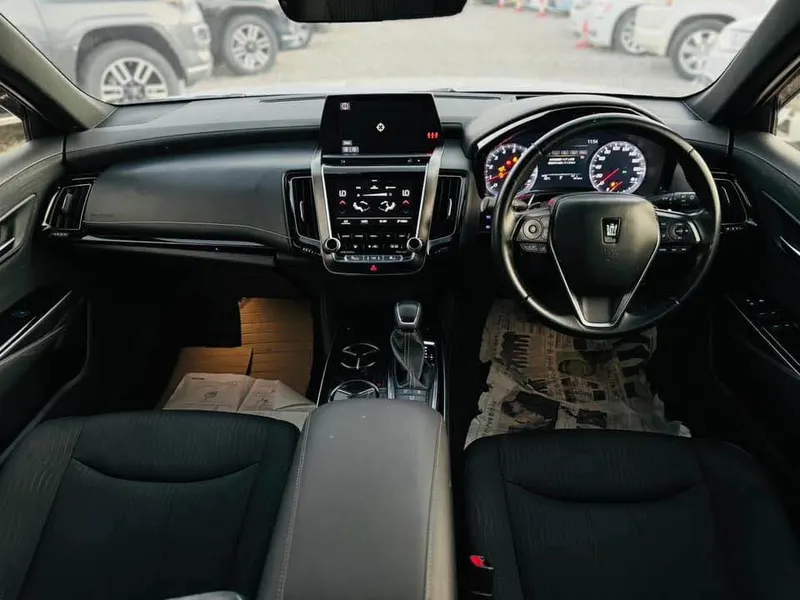 Toyota Crown 2018 (4)