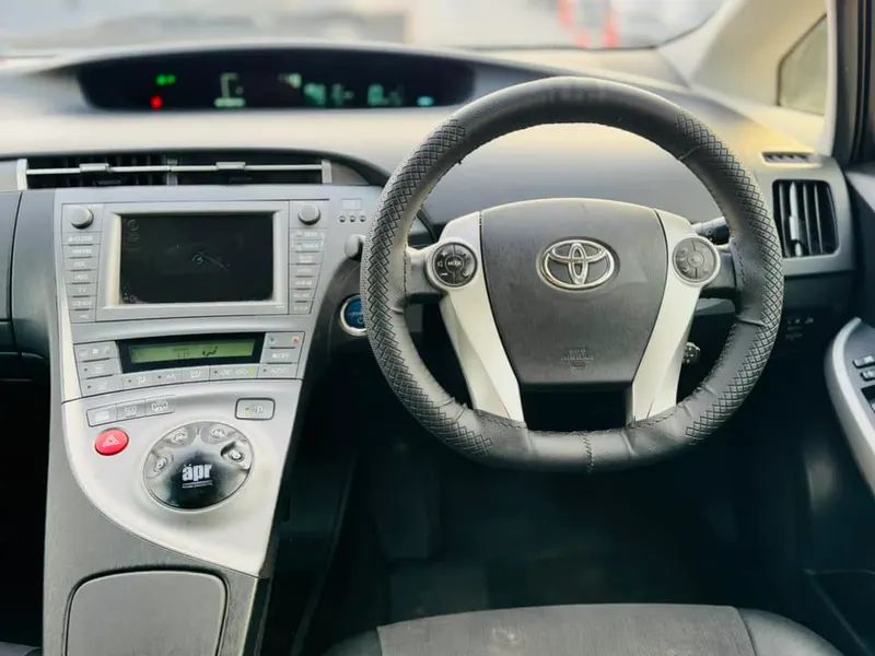 Toyota Prius 2012 (4)