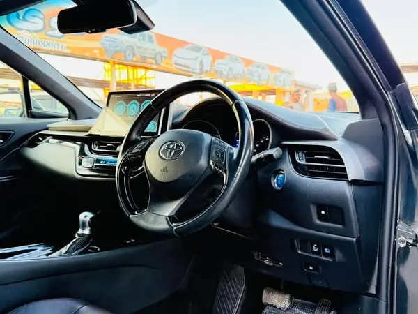 Toyota C-HR Hybrid 2018 (4)