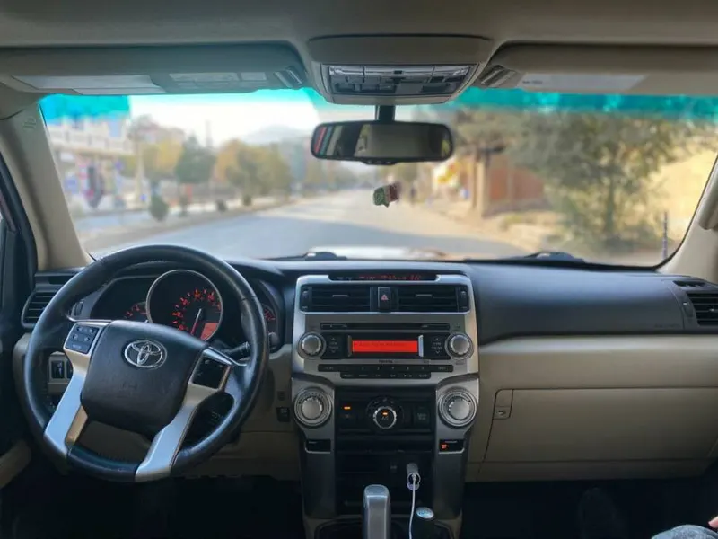 Toyota 4Runner 2011 (4)