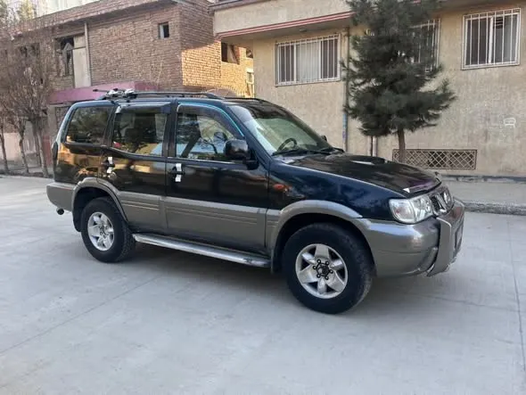 Nissan 2003 (1)
