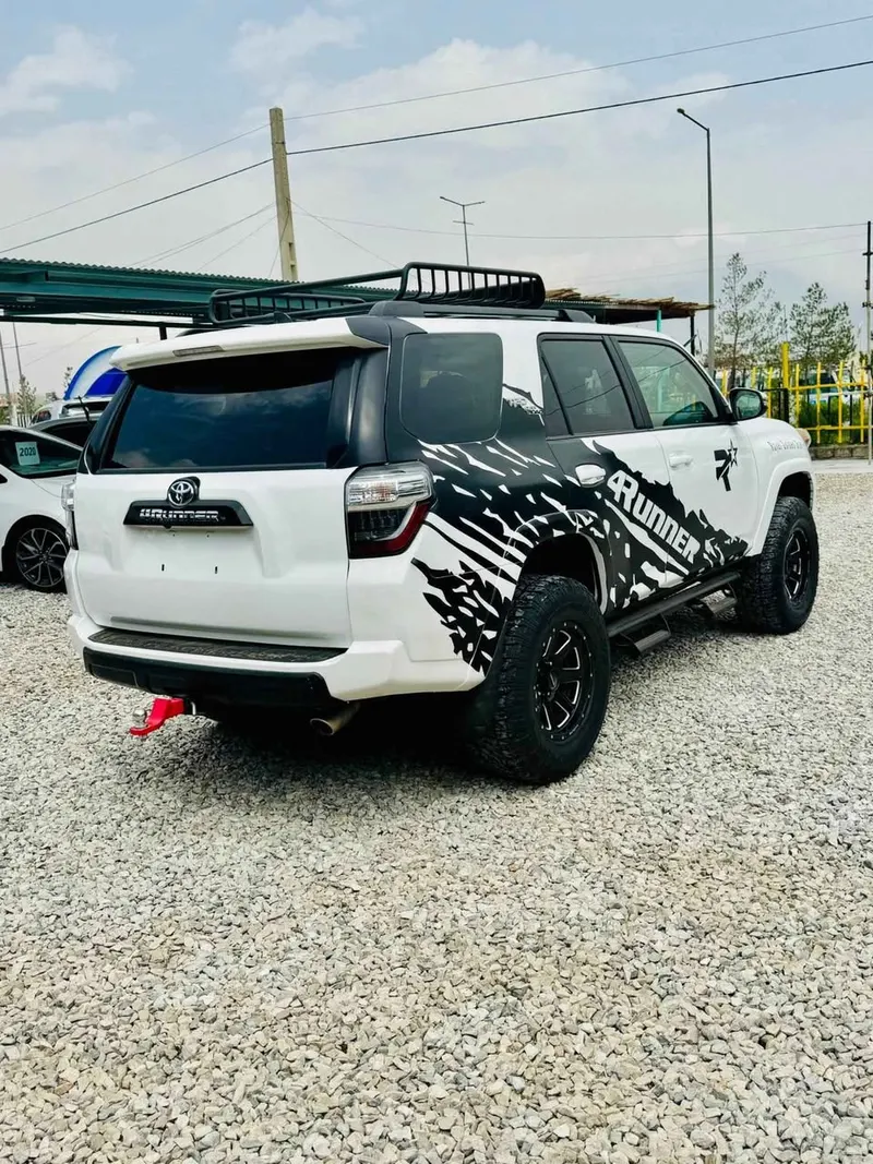 Toyota 4 Runner 2018 (3)