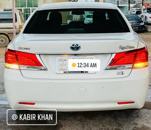Toyota Crown 2013 (3)