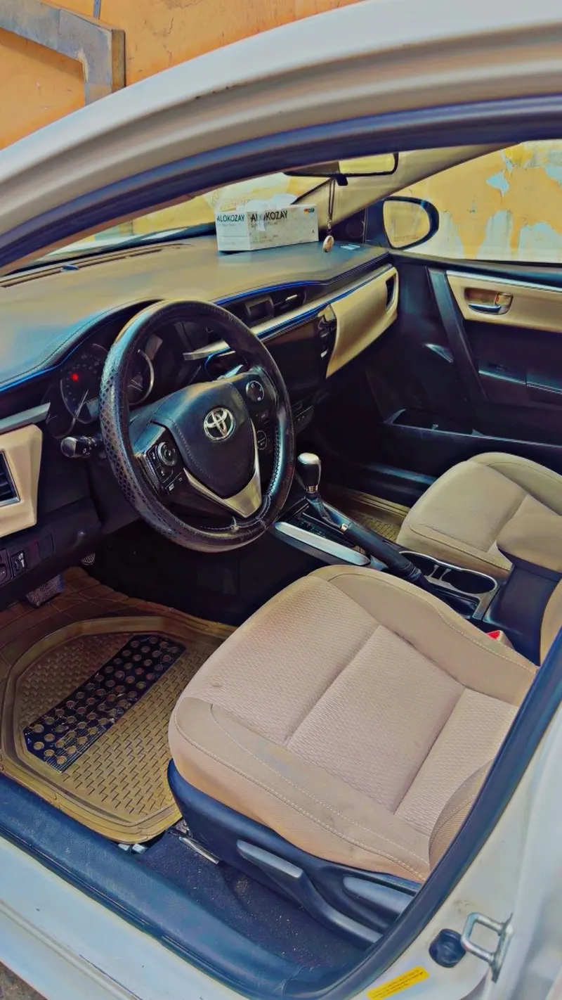 Toyota Corolla 2015 (2)