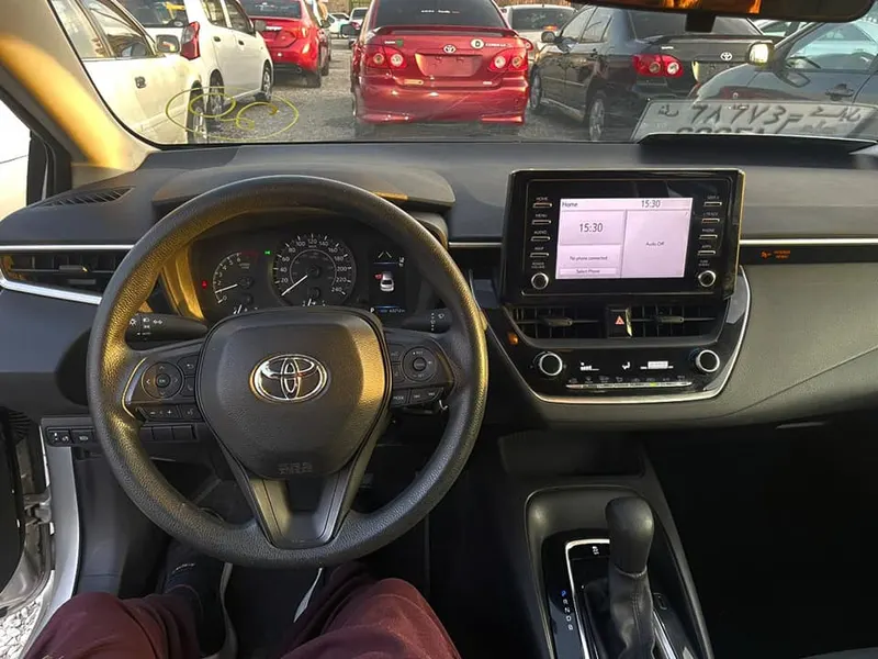 Toyota Corolla LE 2020 (4)
