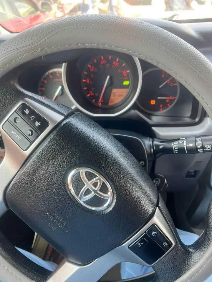 Toyota 4Runner 2012 (3)