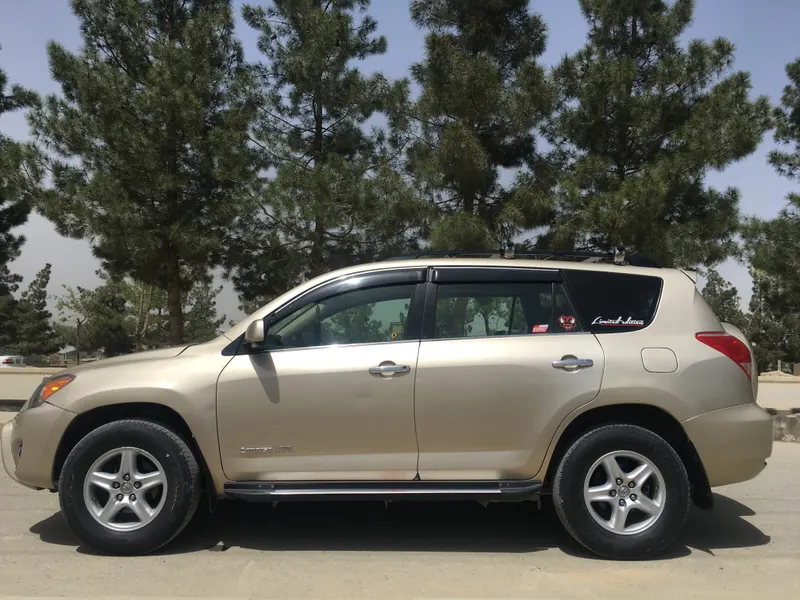 Toyota RAV4 2006 (4)