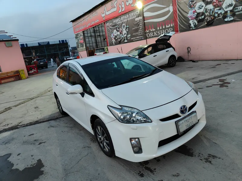 Toyota Prius 2011 (3)