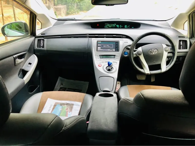 Toyota Prius 2012 (4)