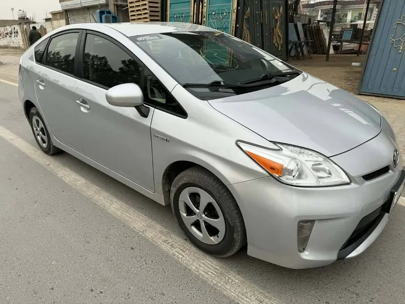 Toyota Prius Hybrid 2015 (5)
