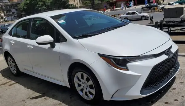 Toyota Corolla LE 2020 (2)