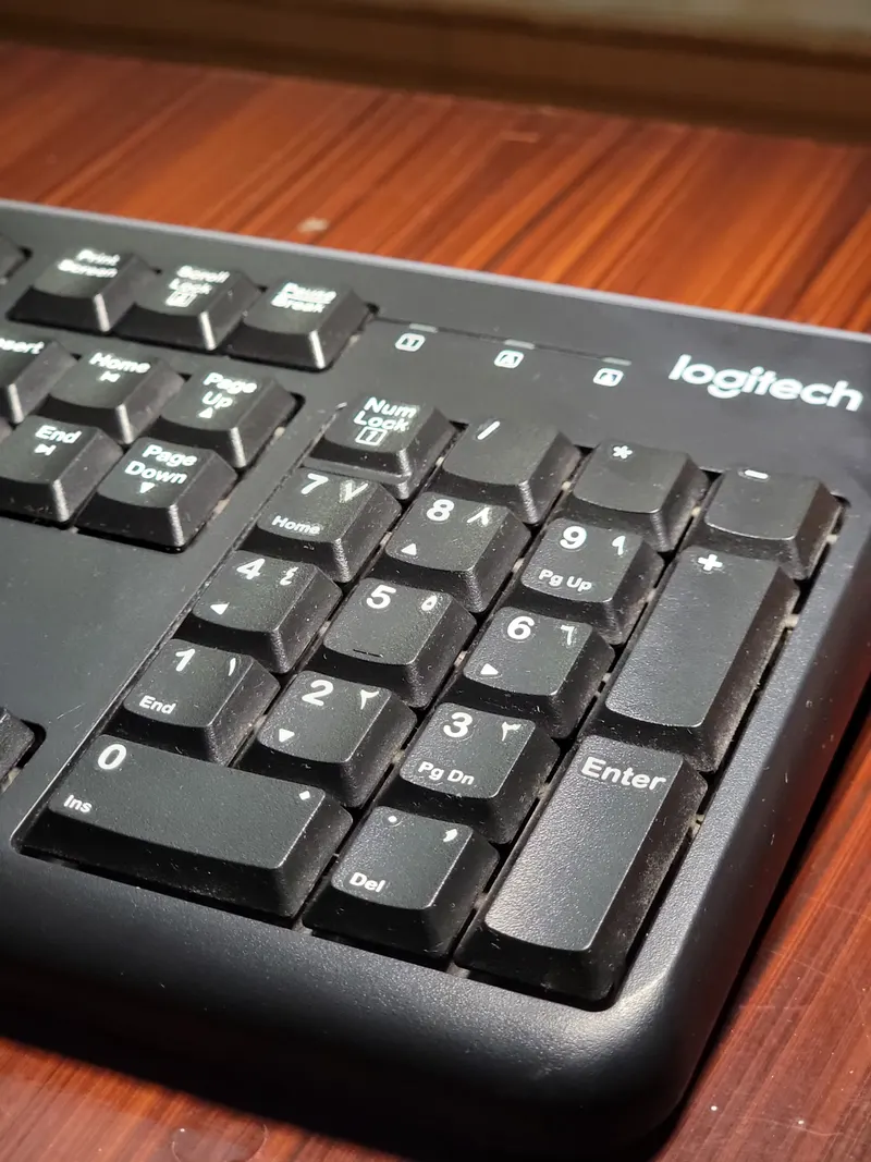 Logitech Keyboard (3)