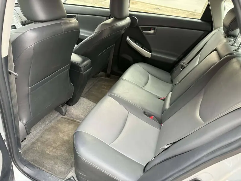 Toyota Prius Hybrid 2015 (4)
