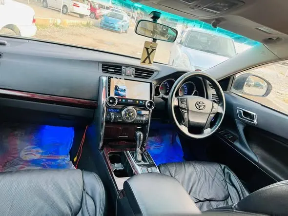 Toyota Mark X 2018 (4)
