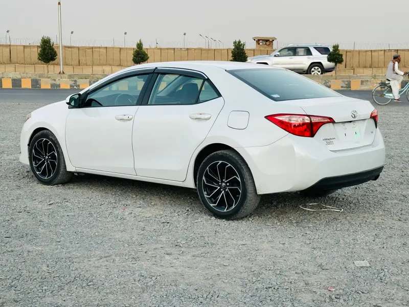 Toyota Corolla 2017 (3)