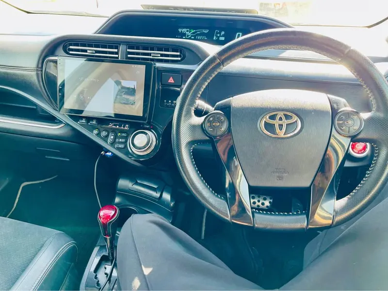 Toyota Aqua GS 2015 (4)
