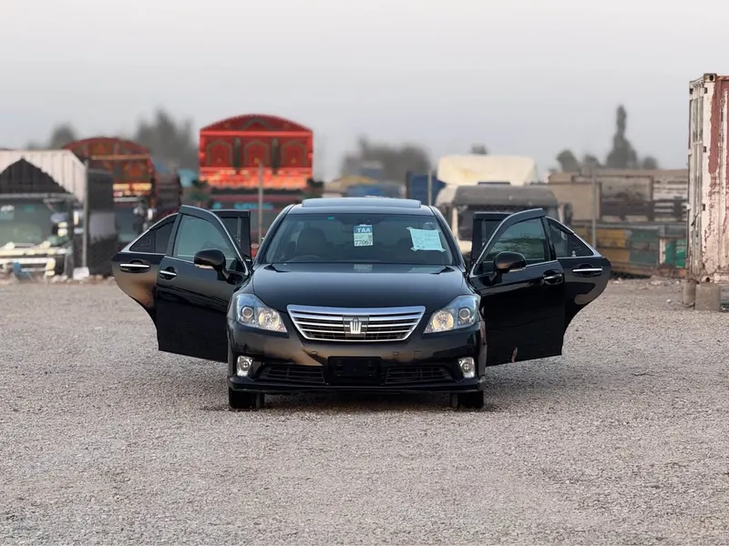 Toyota Crown 2011 (1)