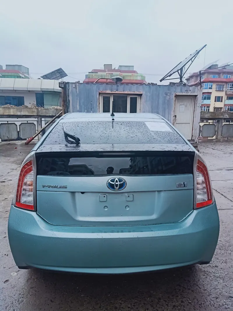 Toyota Prius Hybrid 2013 (1)