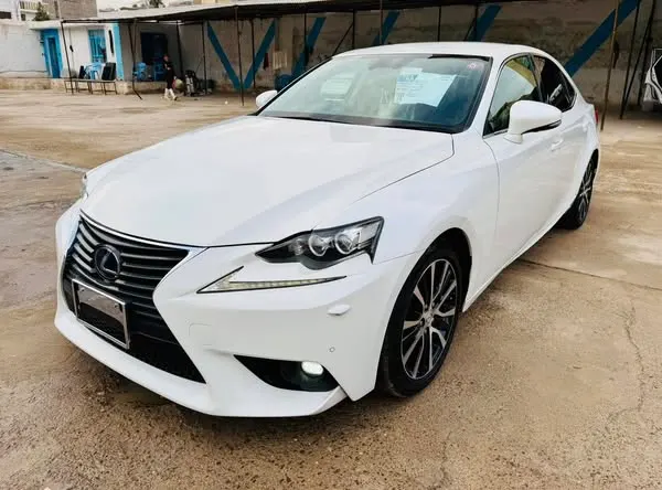 Lexus IS300h Hybrid 2014 (2)