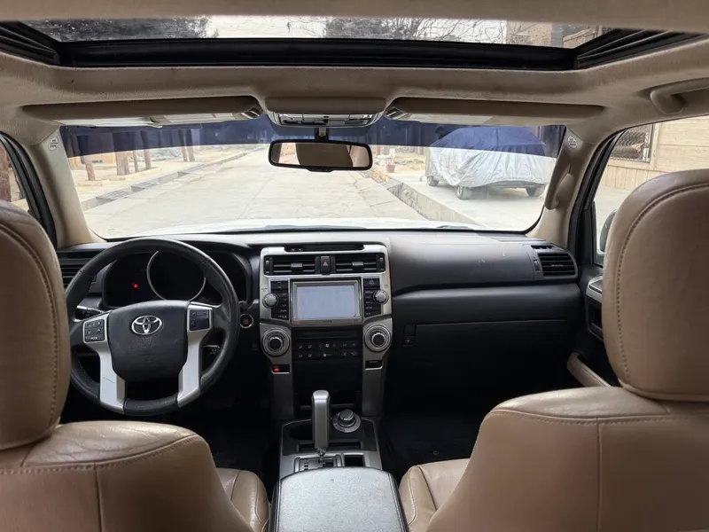 Toyota 4Runner Limited 2010 (2)