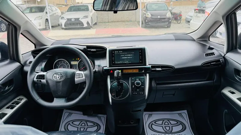 Toyota Wish (2)