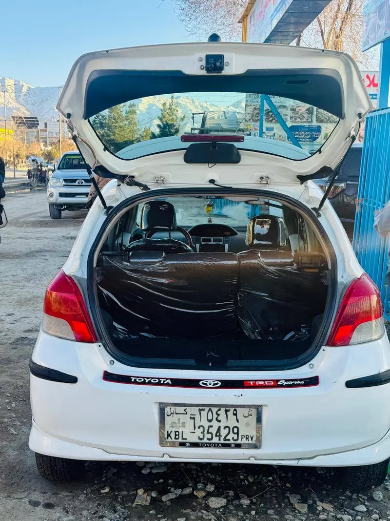 Toyota Yaris 2009 (3)