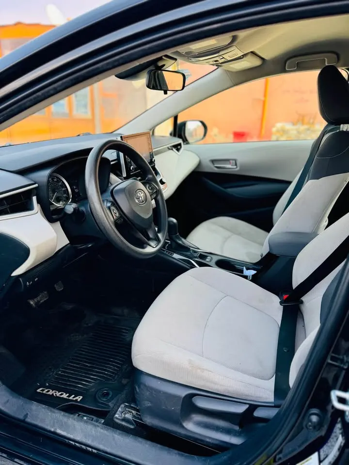 Toyota Corolla LE 2020 (4)