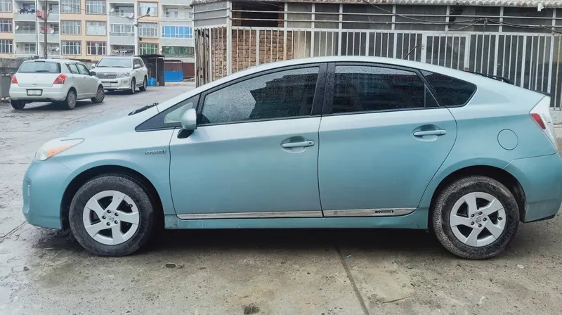 Toyota Prius Hybrid 2013 (6)