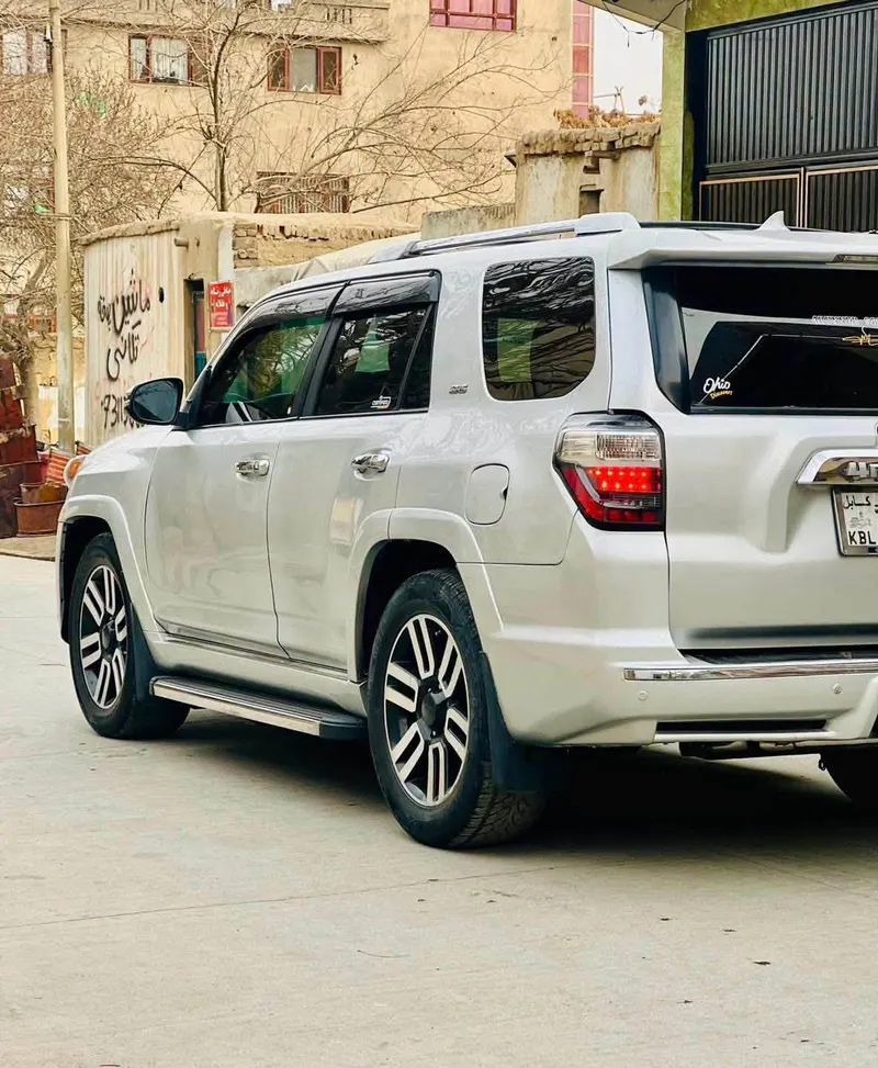 Toyota 4Runner SR5 2011 (4)