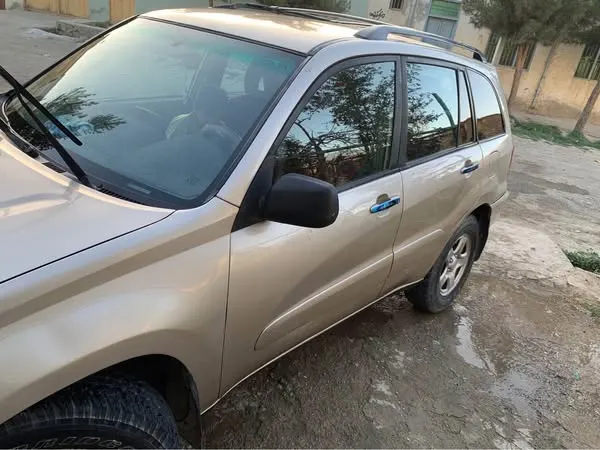 Toyota RAV4 2005 (2)