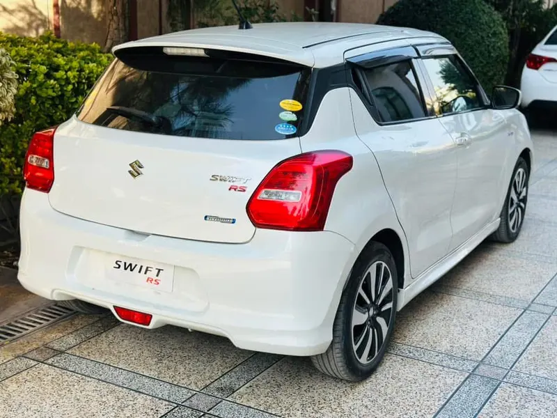 Suzuki Swift Hybrid RS 2018 (2)