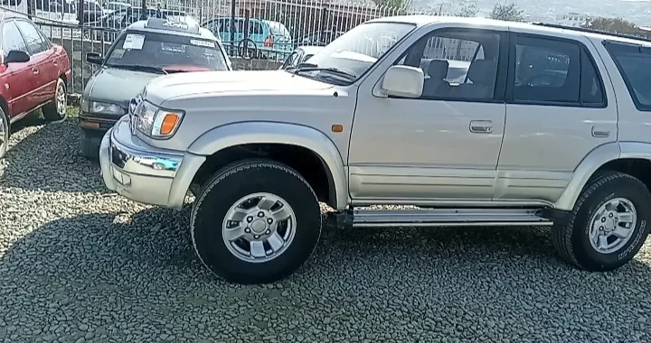 Toyota Hilux Surf 1996 (3)
