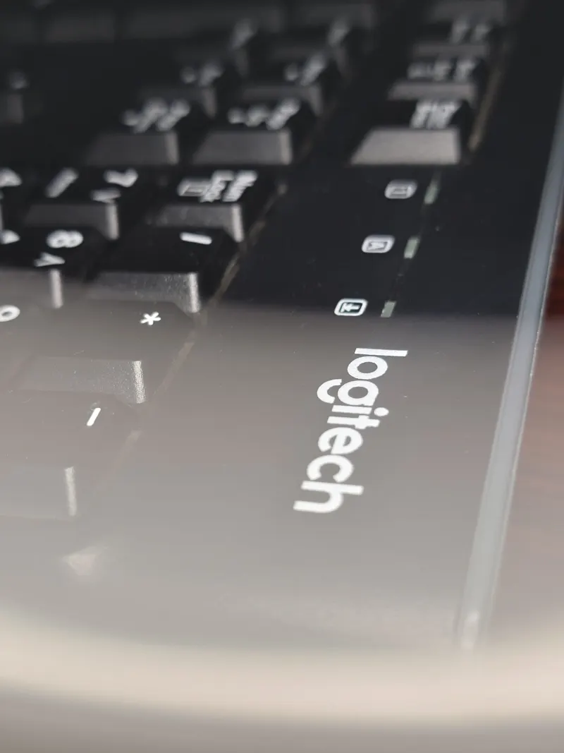 Logitech Keyboard (2)