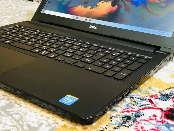 Laptop DELL Vostro (3)