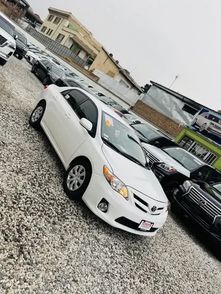 Toyota Corolla LE 2011 (2)
