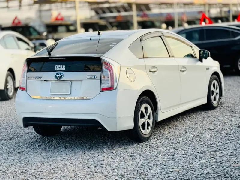 Toyota Prius 2012 (3)