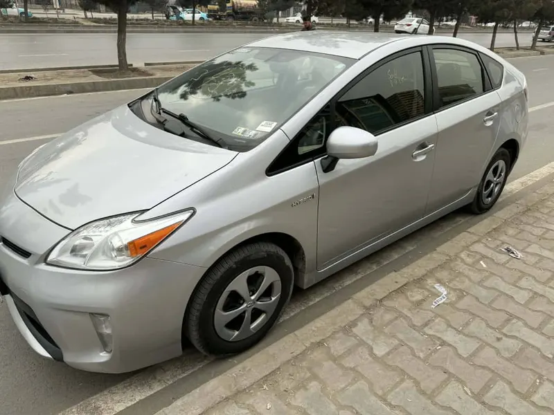 Toyota Prius Hybrid 2015 (8)