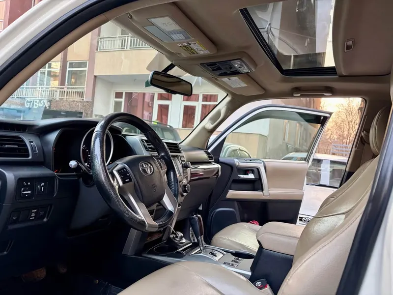 Toyota 4Runner 2011 (3)