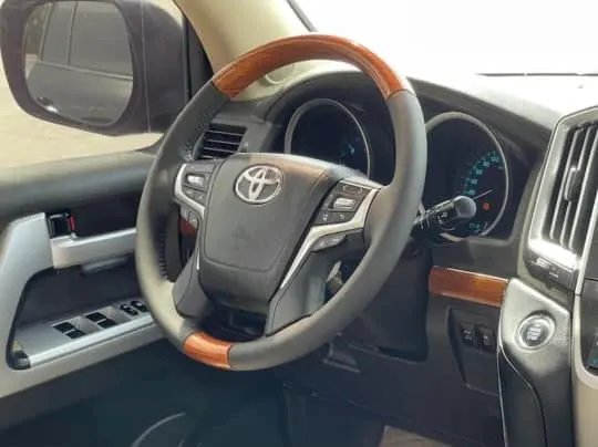 Toyota Land Cruiser VXR 2010 (4)