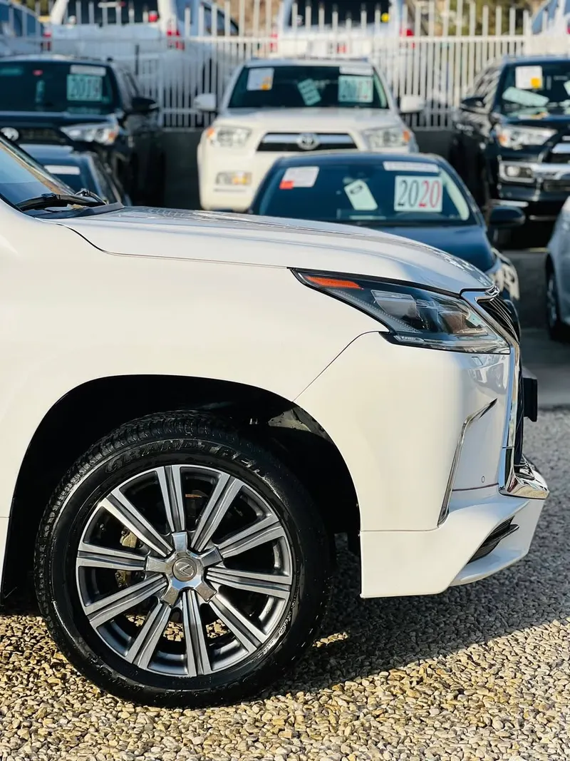 Toyota Lexus Lx570 2016 (1)