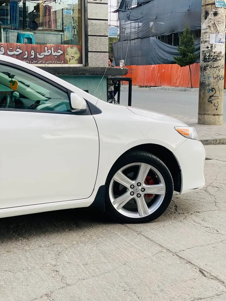 Toyota Corolla LE 2011 (2)