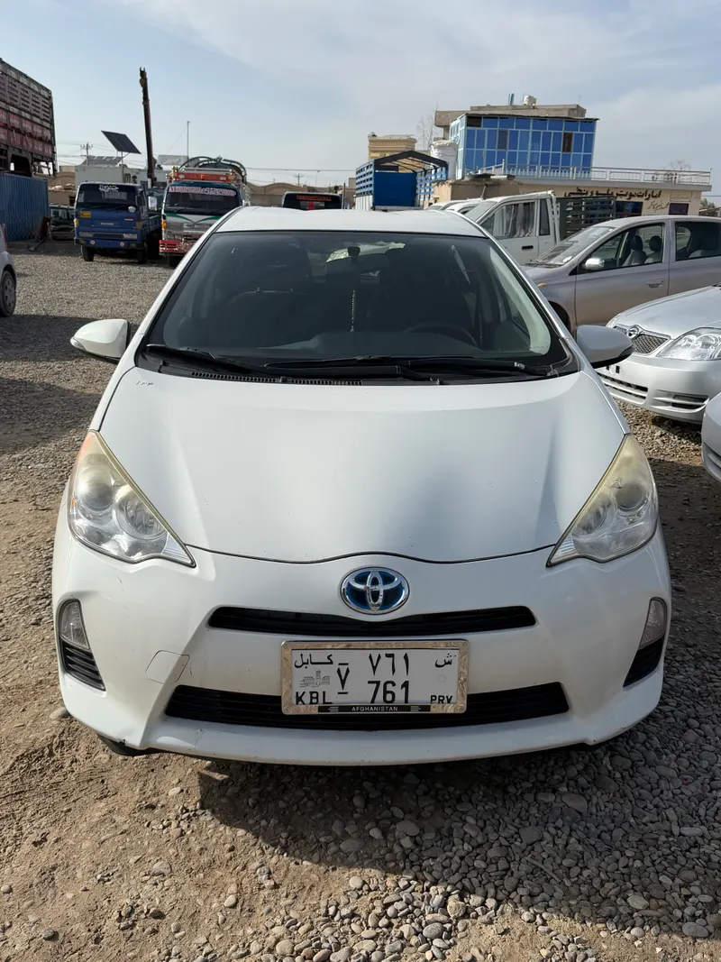 Toyota Aqua 2012 (1)