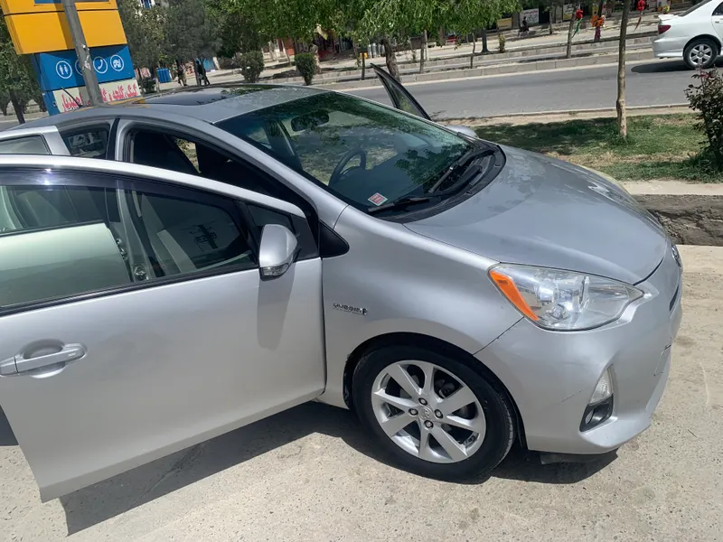 Toyota Aqua 2013 (2)