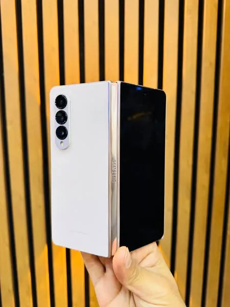Samsung Z Fold 4 (1)