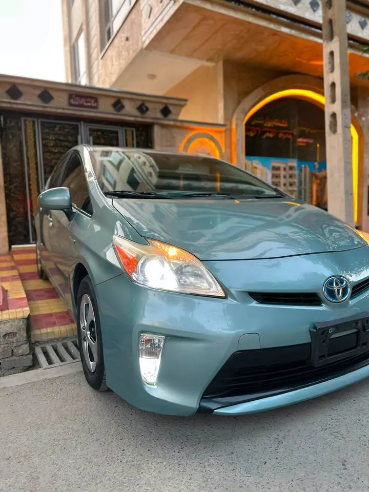 Toyota Prius 2013 (2)