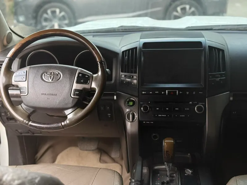 Toyota Land Cruiser 2009 (4)