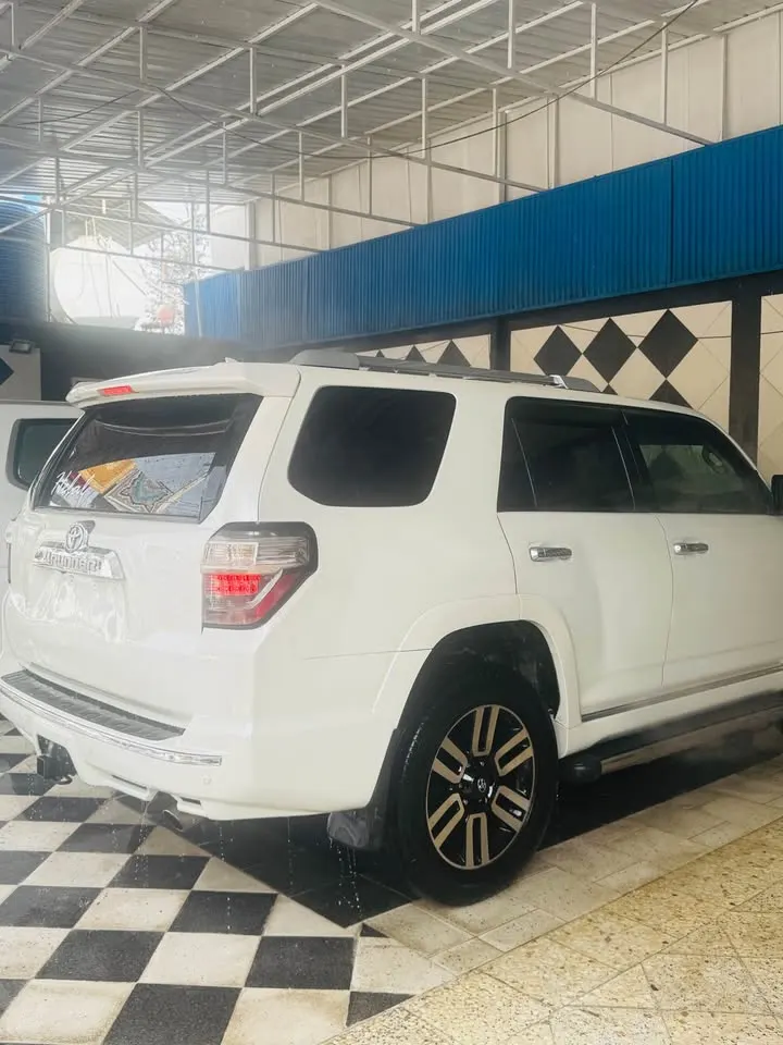 Toyota 4Runner 2011 (2)