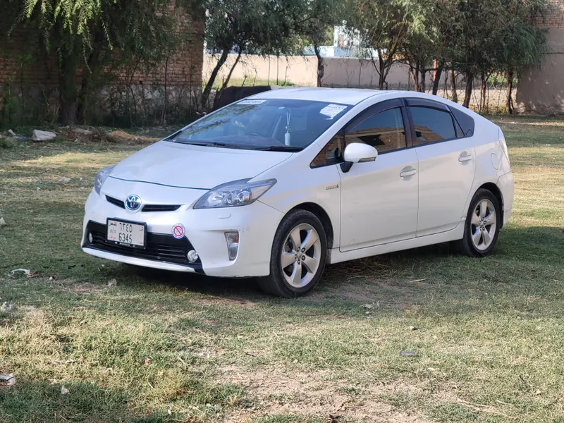 Toyota Prius 2012 (1)