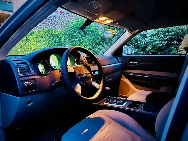 Dodge Charger 2008 (4)