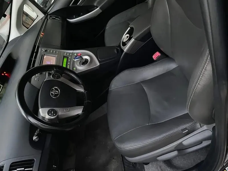 Toyota PRUIS 2013 (3)